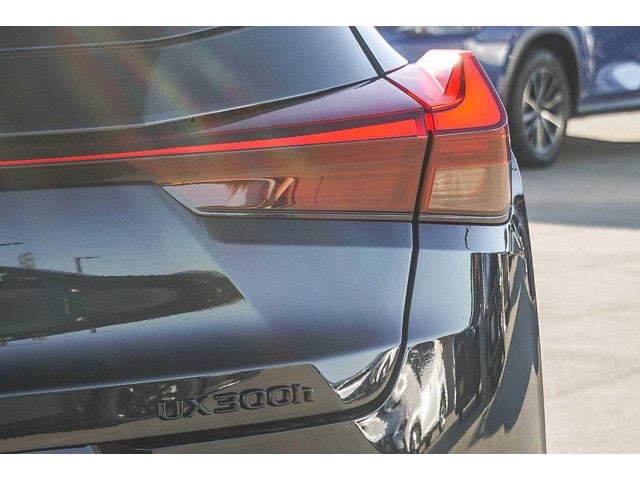 Thumbnail: 2025 Lexus UX - 18