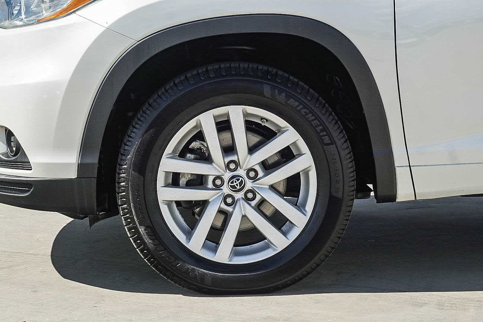 Thumbnail: 2016 Toyota Highlander - 9