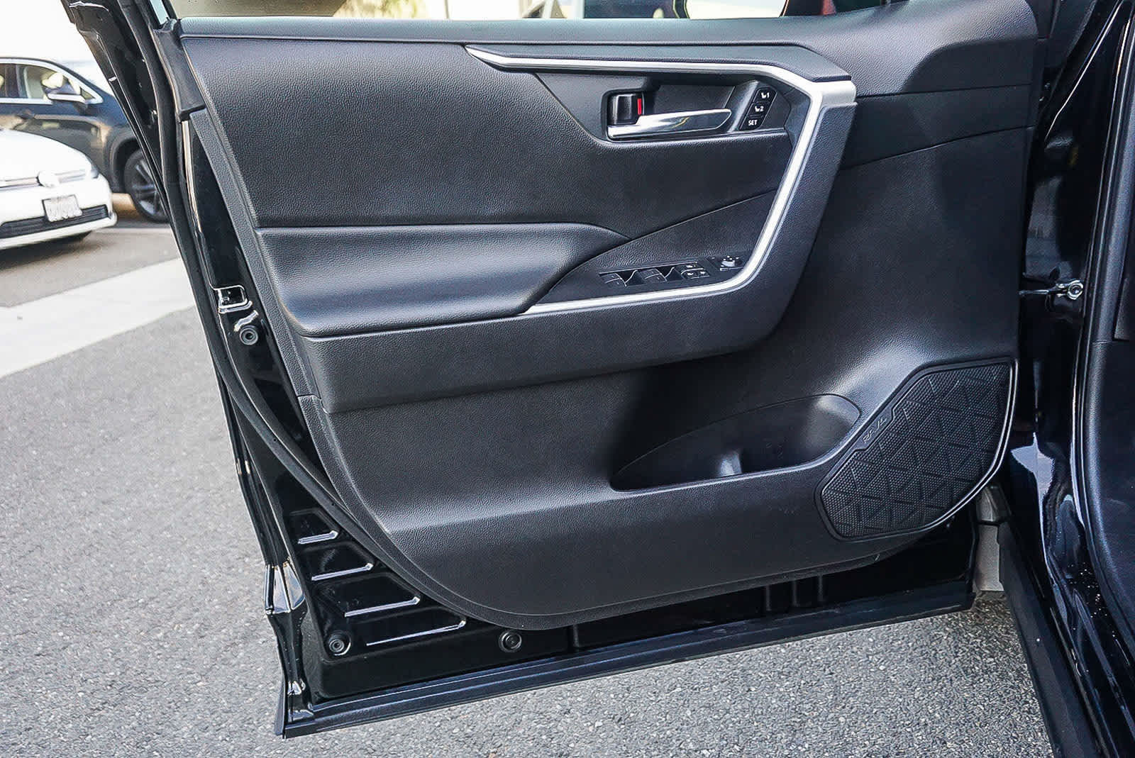 Thumbnail: 2022 Toyota RAV4 - 23