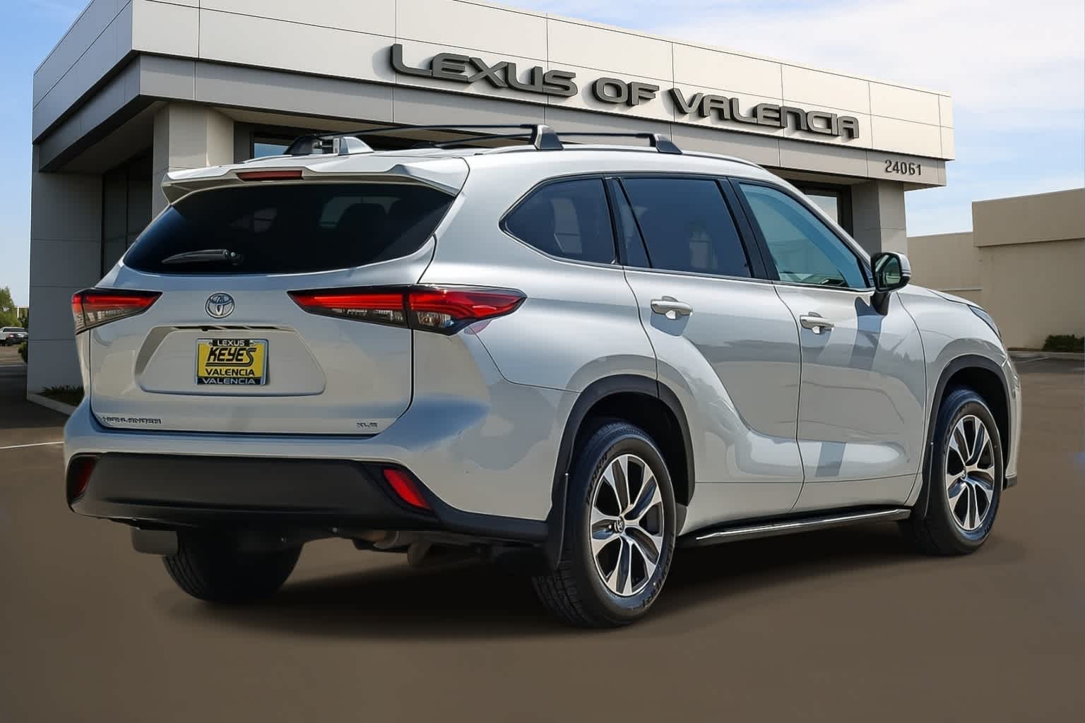 Thumbnail: 2023 Toyota Highlander - 3
