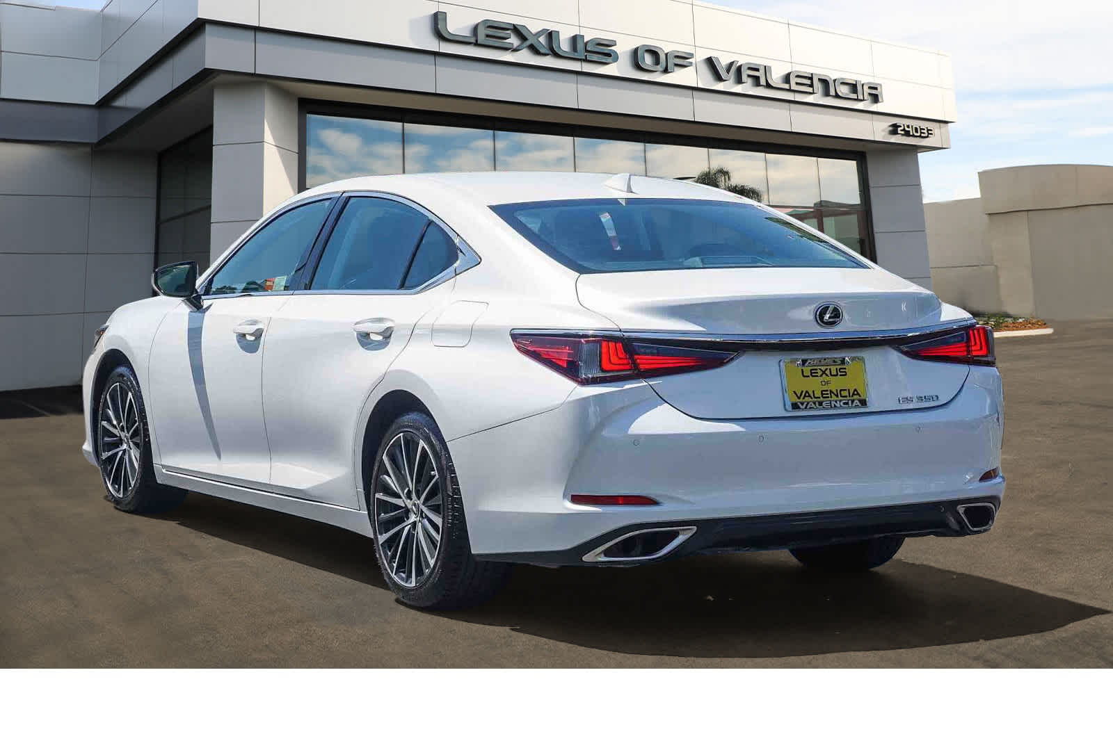 Thumbnail: 2022 Lexus ES - 2