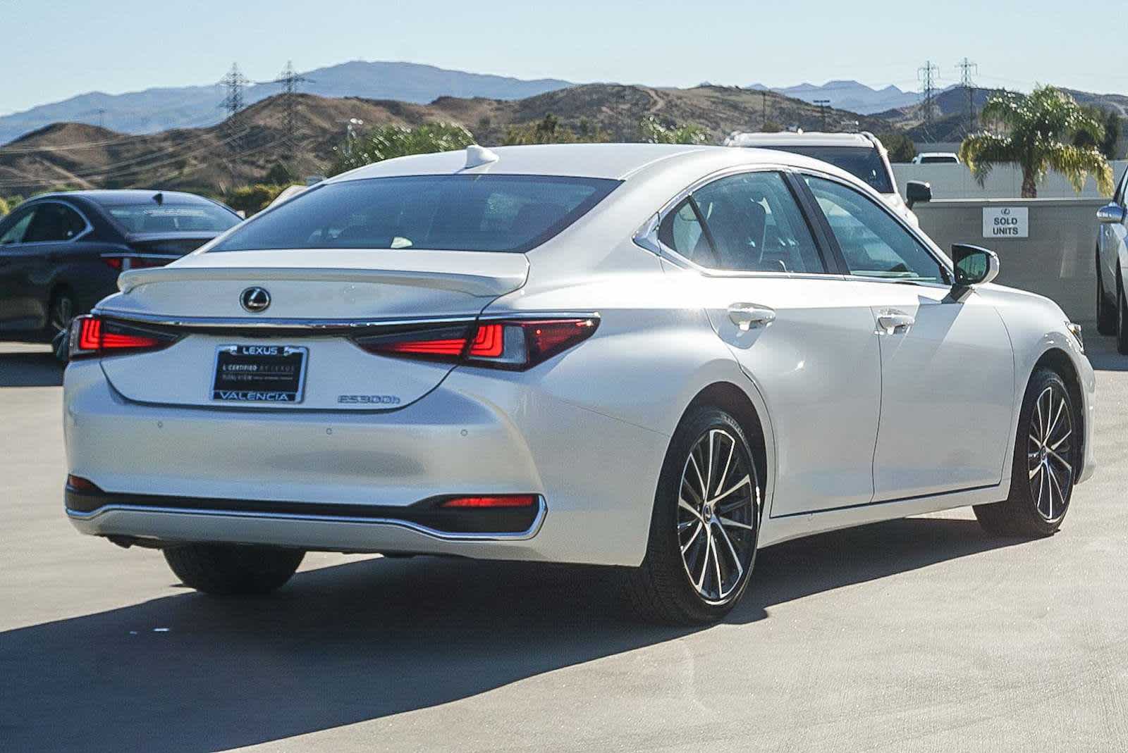 Thumbnail: 2024 Lexus ES - 4