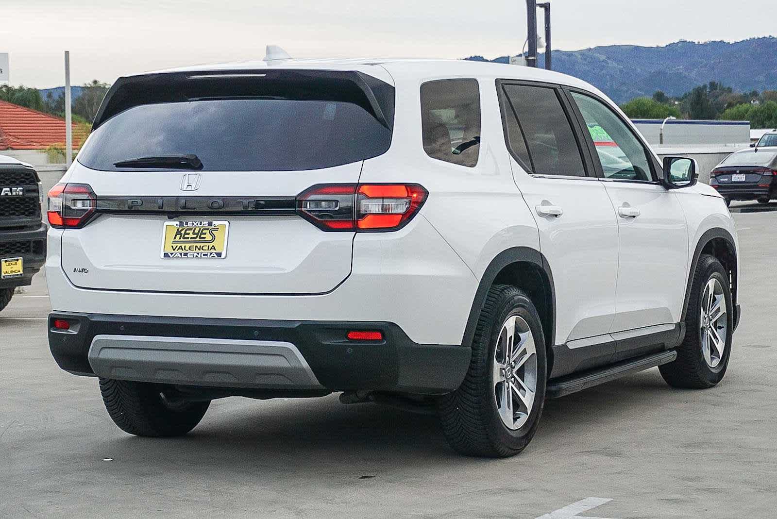 Thumbnail: 2023 Honda Pilot - 4