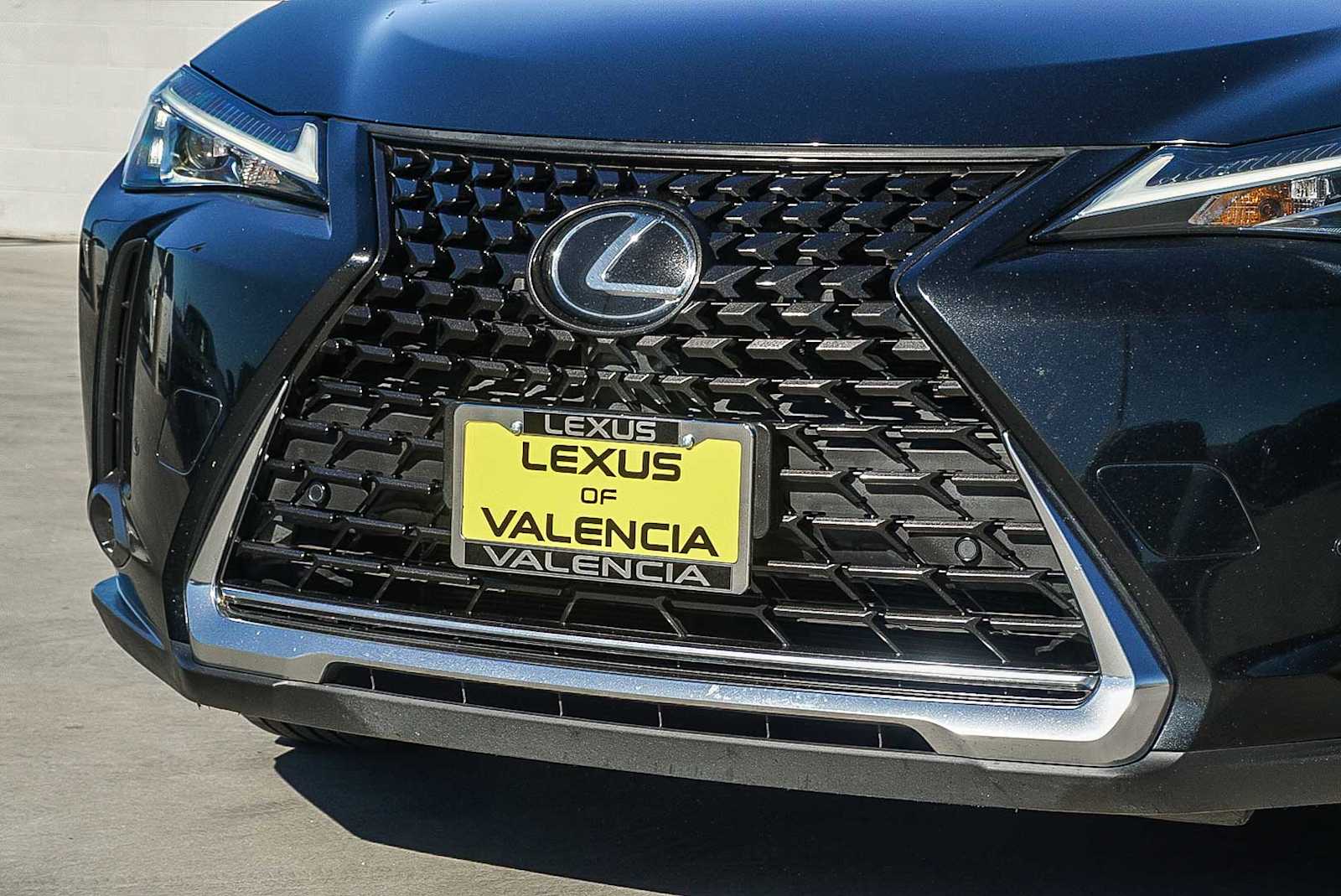 Thumbnail: 2022 Lexus UX - 8