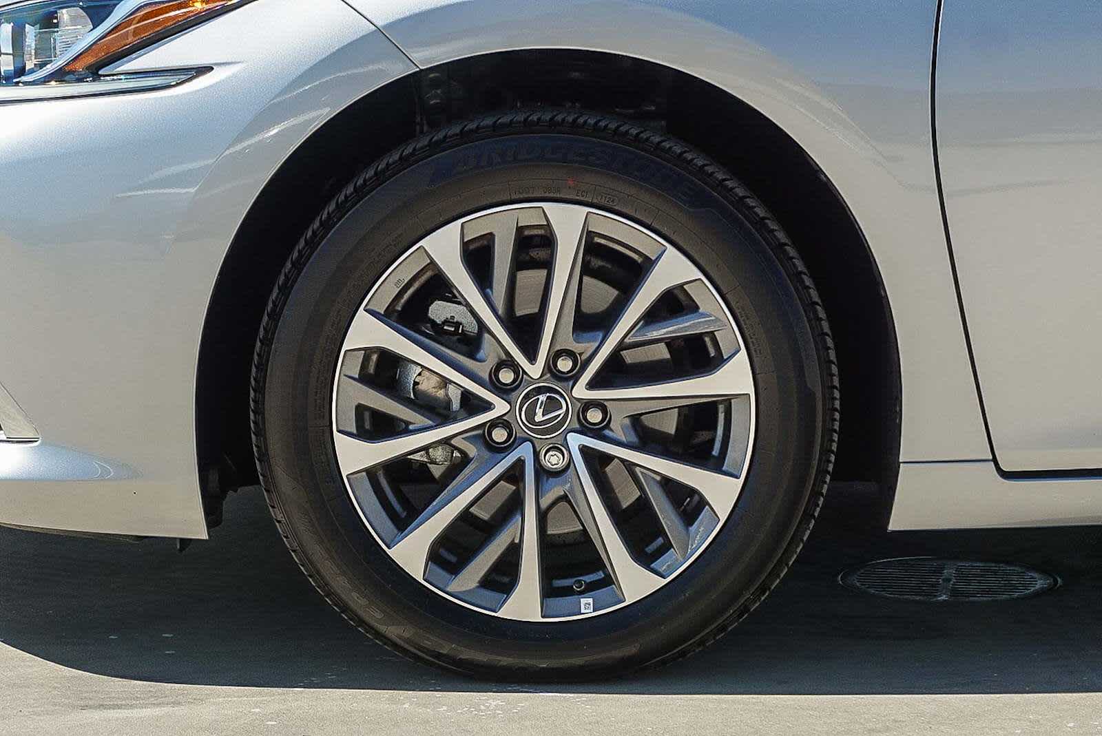 Thumbnail: 2025 Lexus ES - 9