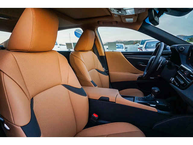 Thumbnail: 2025 Lexus ES - 17