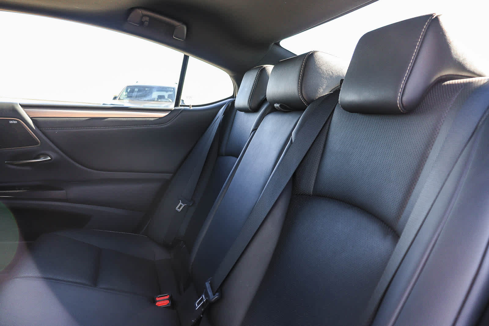 2021 Lexus ES F SPORT - Photo 21