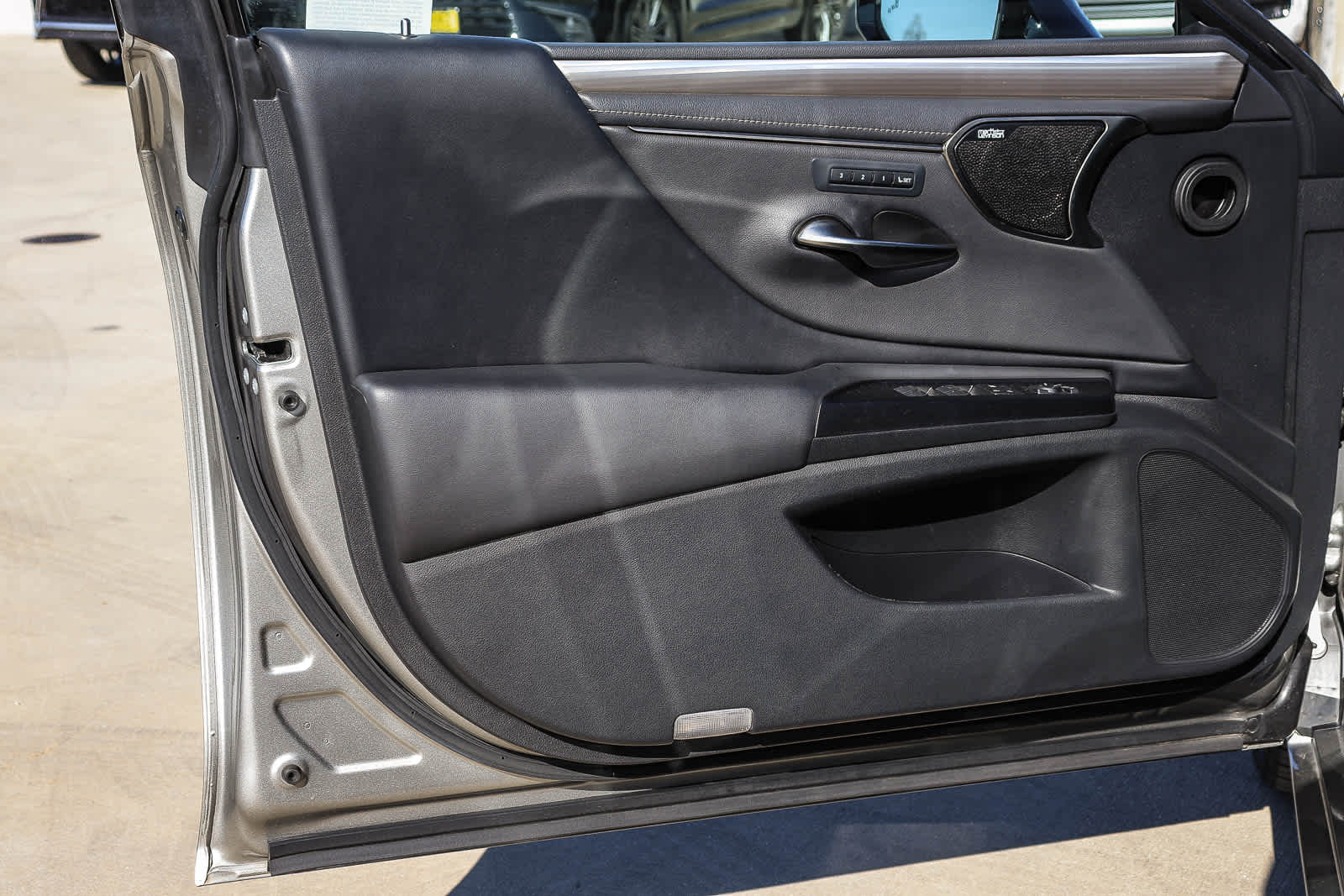 2021 Lexus ES F SPORT - Photo 24