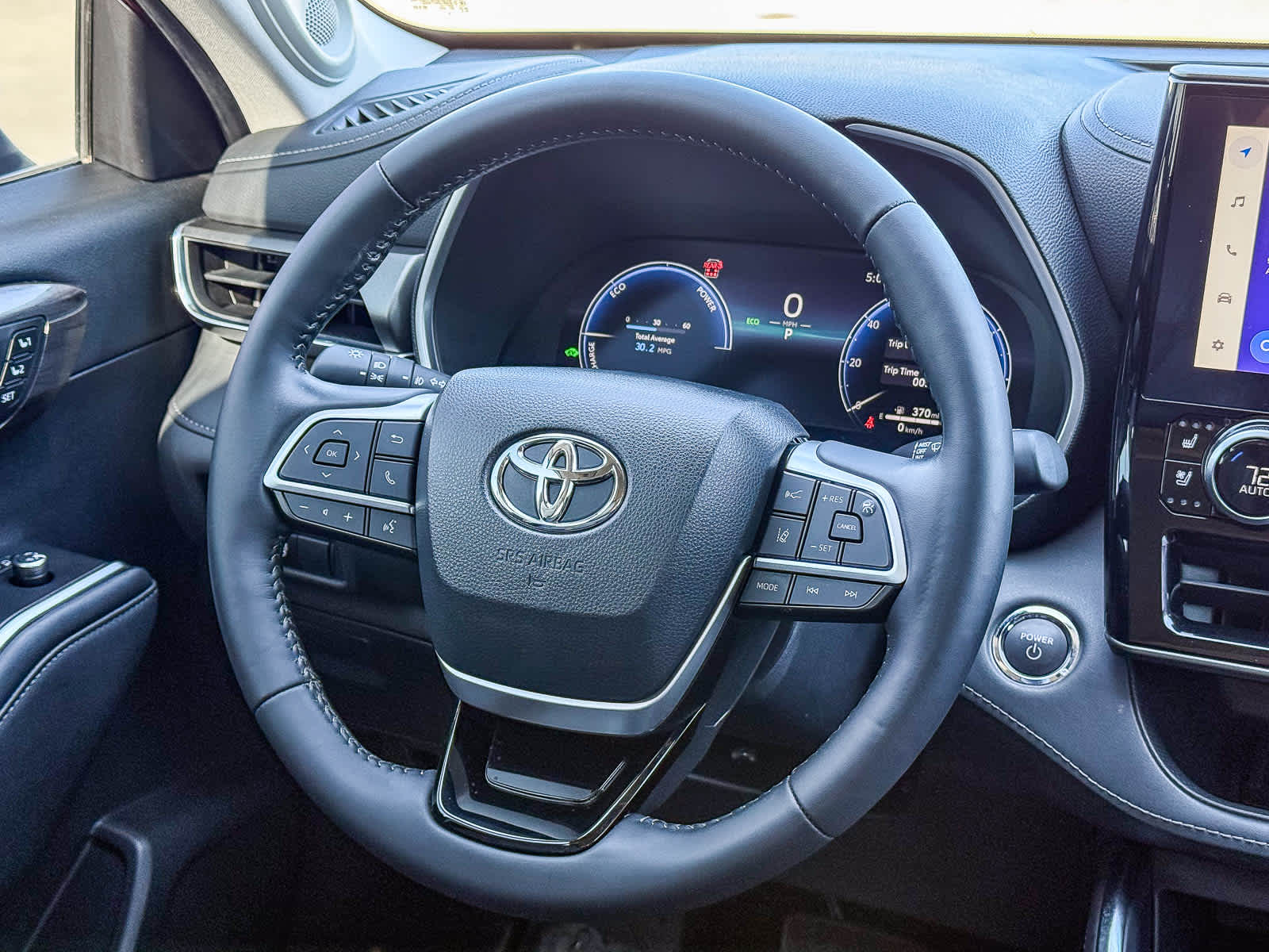Thumbnail: 2023 Toyota Highlander - 17