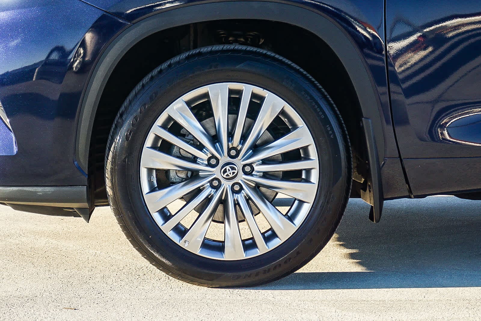 Thumbnail: 2024 Toyota Highlander - 9