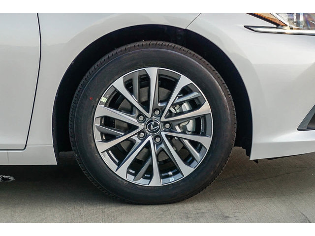 Thumbnail: 2025 Lexus ES - 9