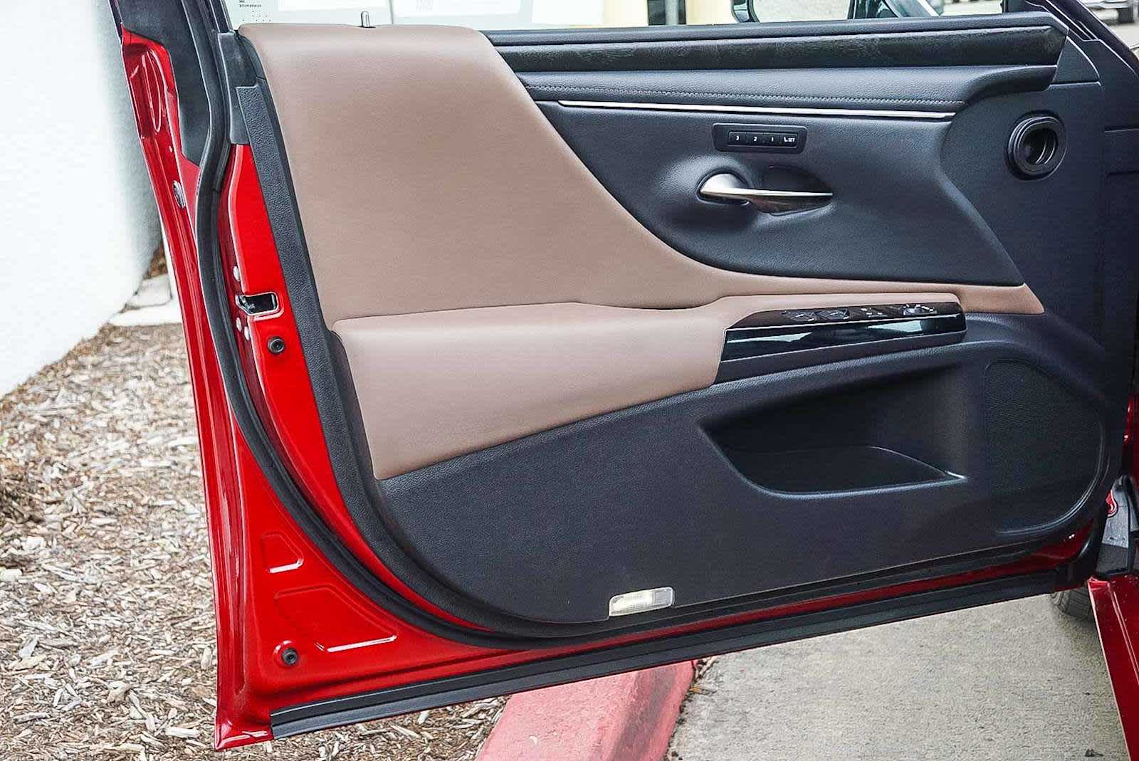 Thumbnail: 2025 Lexus ES - 22