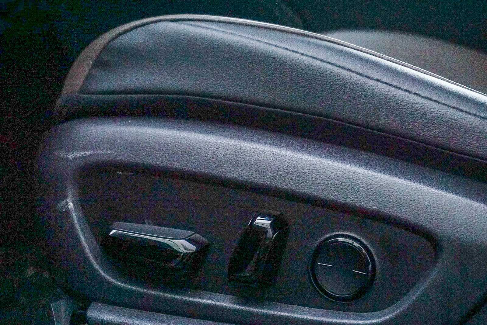 Thumbnail: 2025 Lexus ES - 30