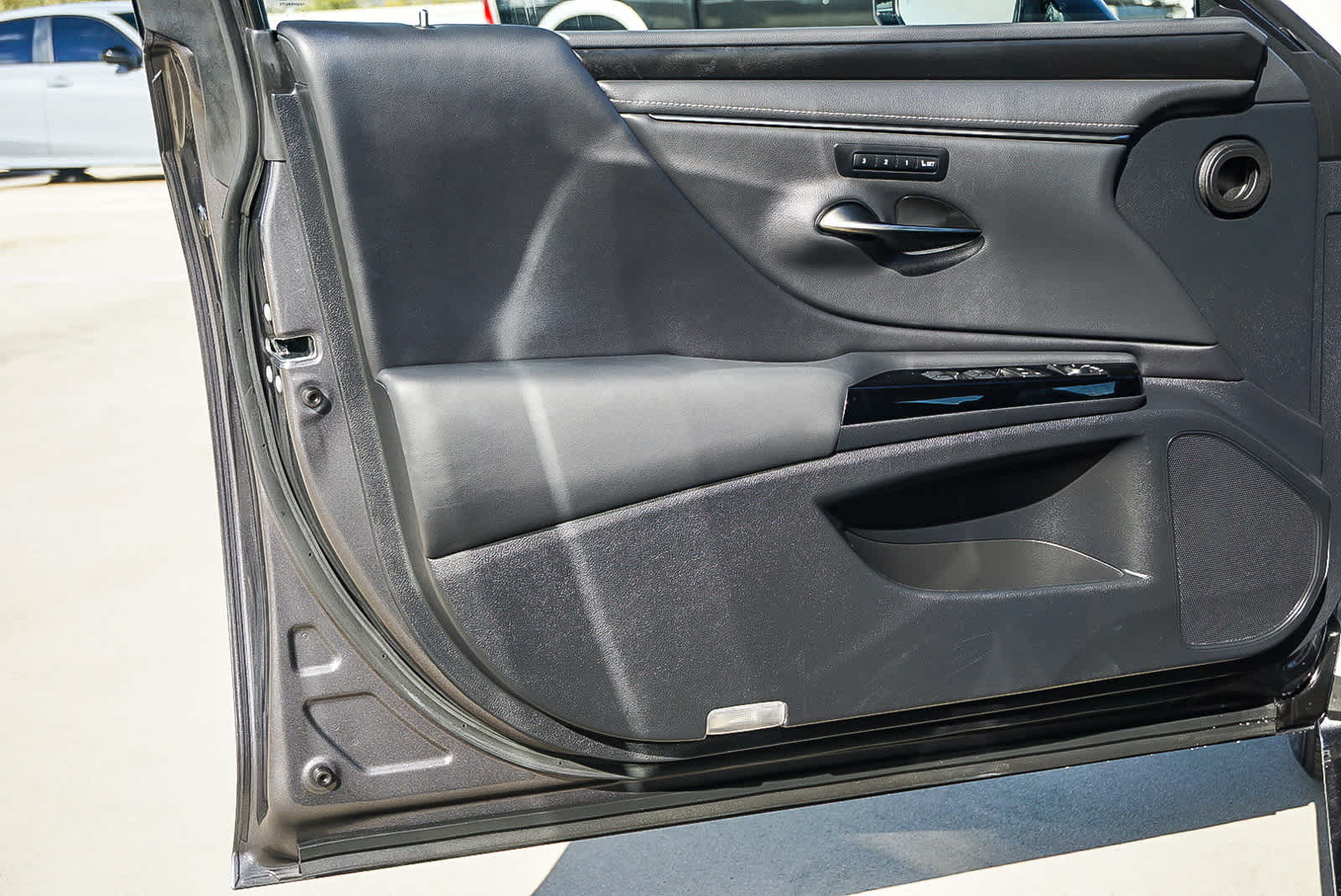 Thumbnail: 2023 Lexus ES - 22