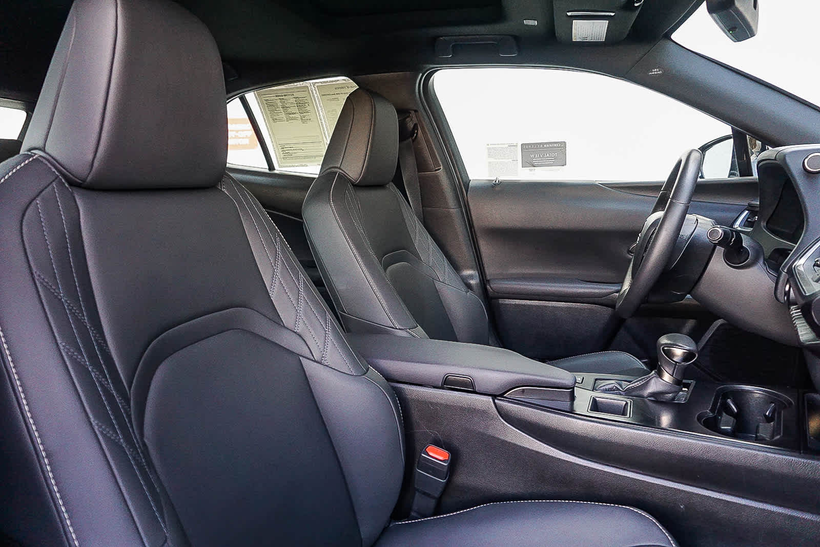 Thumbnail: 2024 Lexus UX - 17