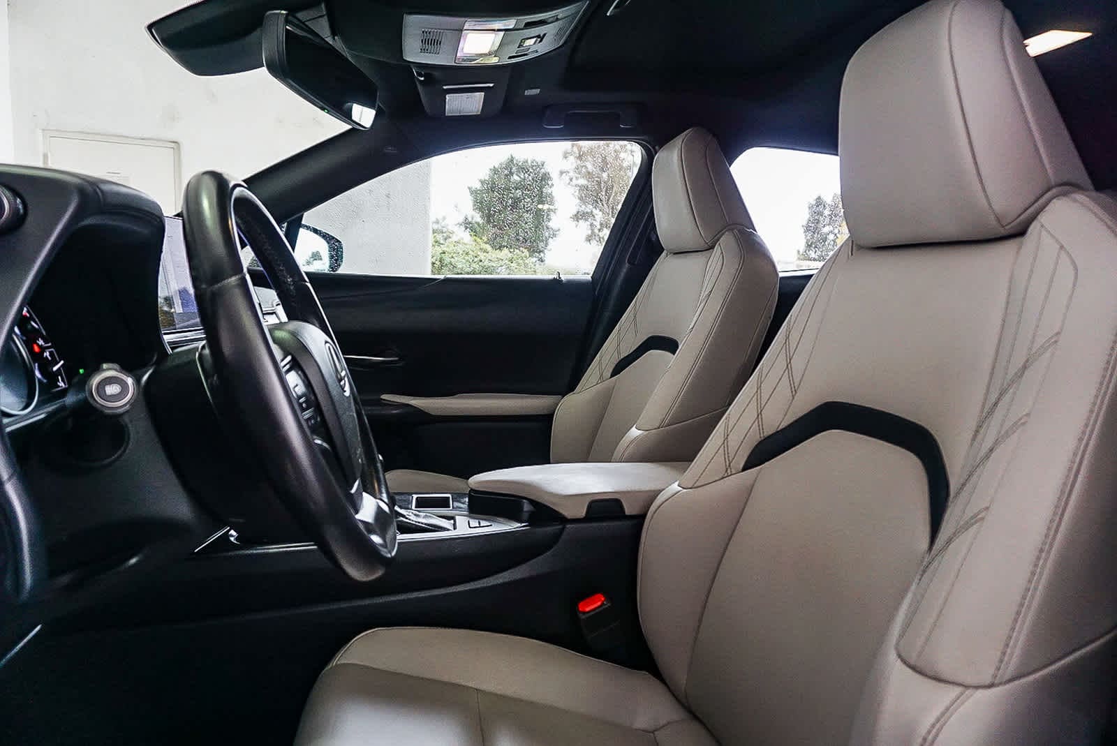 Thumbnail: 2023 Lexus UX - 15