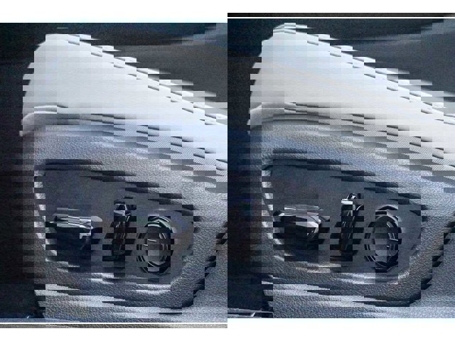 Thumbnail: 2025 Lexus UX - 32