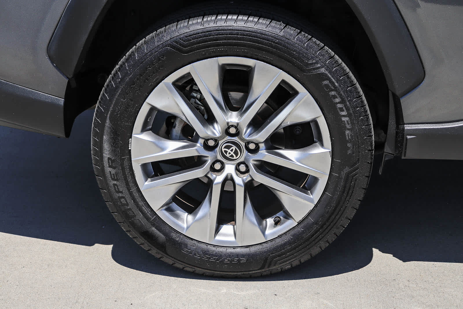 Thumbnail: 2022 Toyota RAV4 - 9