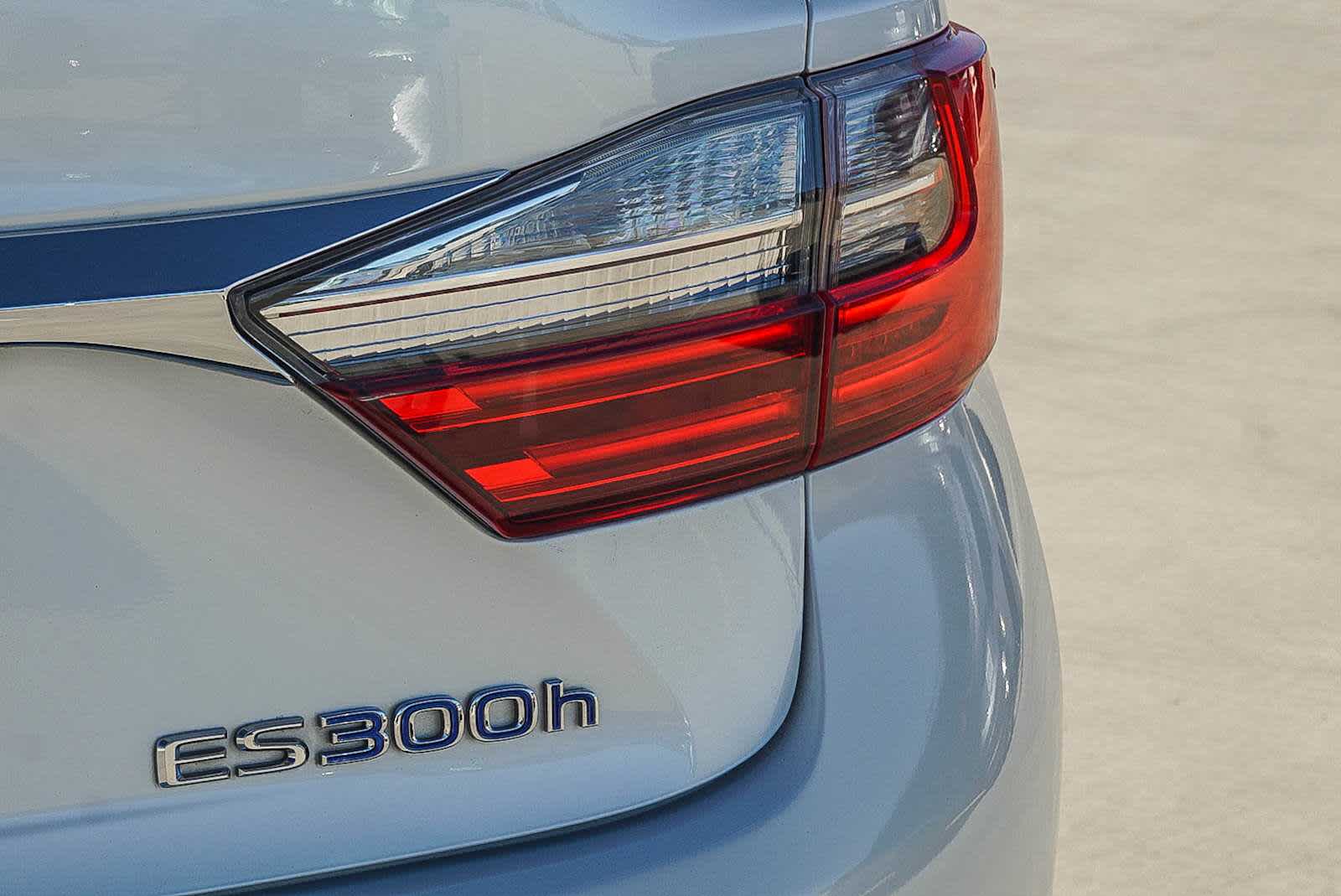 Thumbnail: 2016 Lexus ES - 11