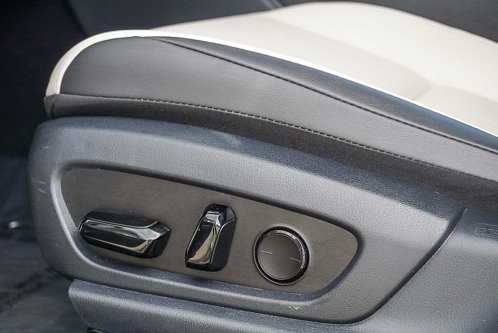 Thumbnail: 2025 Lexus ES - 21