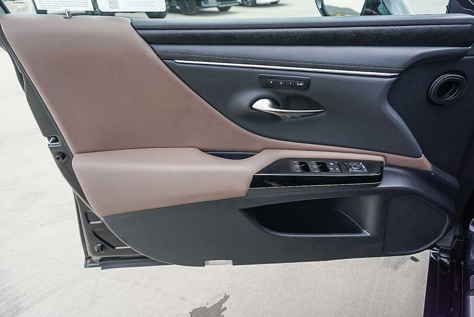 Thumbnail: 2025 Lexus ES - 22