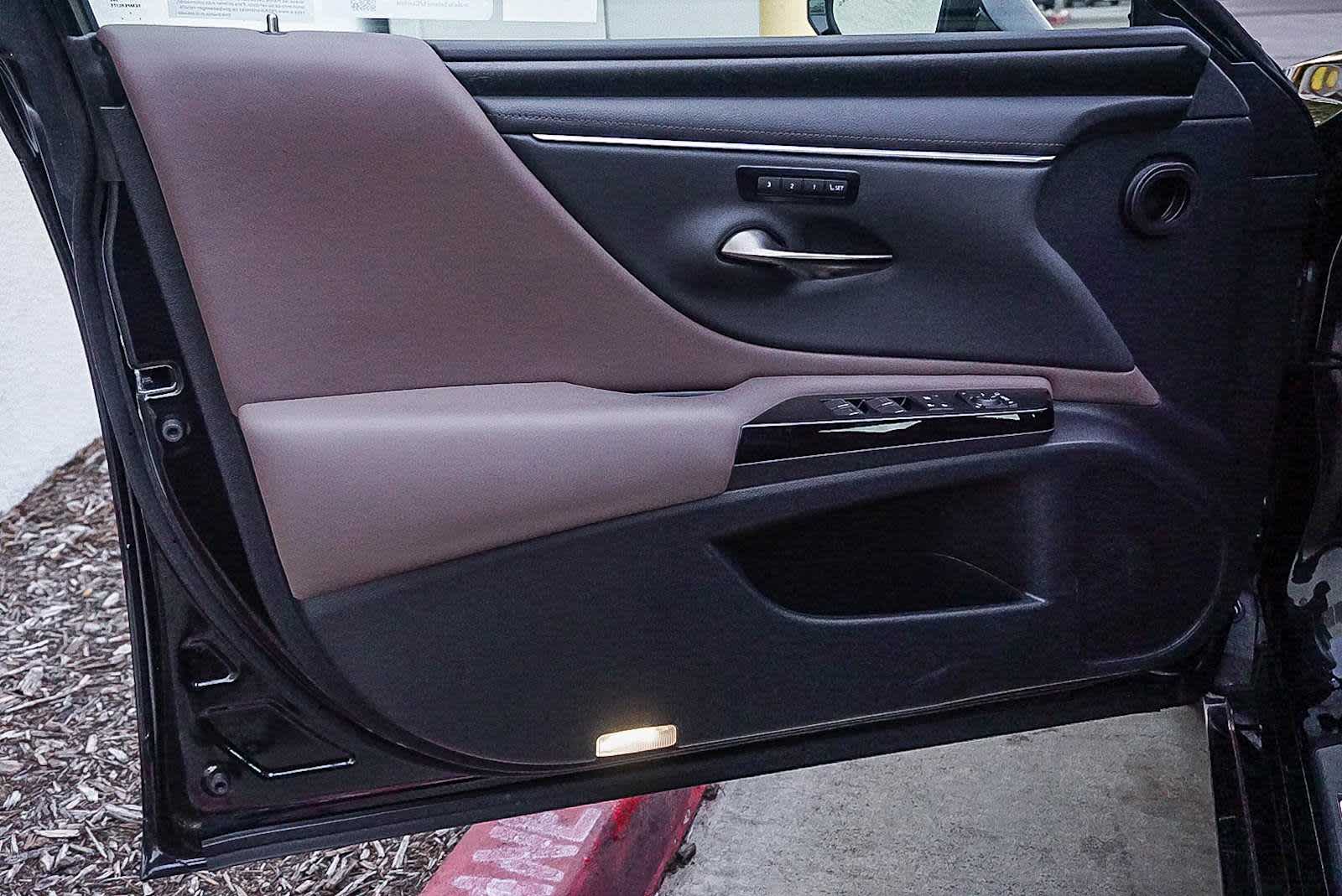 Thumbnail: 2025 Lexus ES - 31