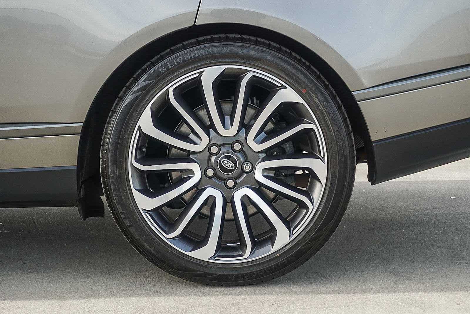 Thumbnail: 2022 Land Rover Range Rover - 10