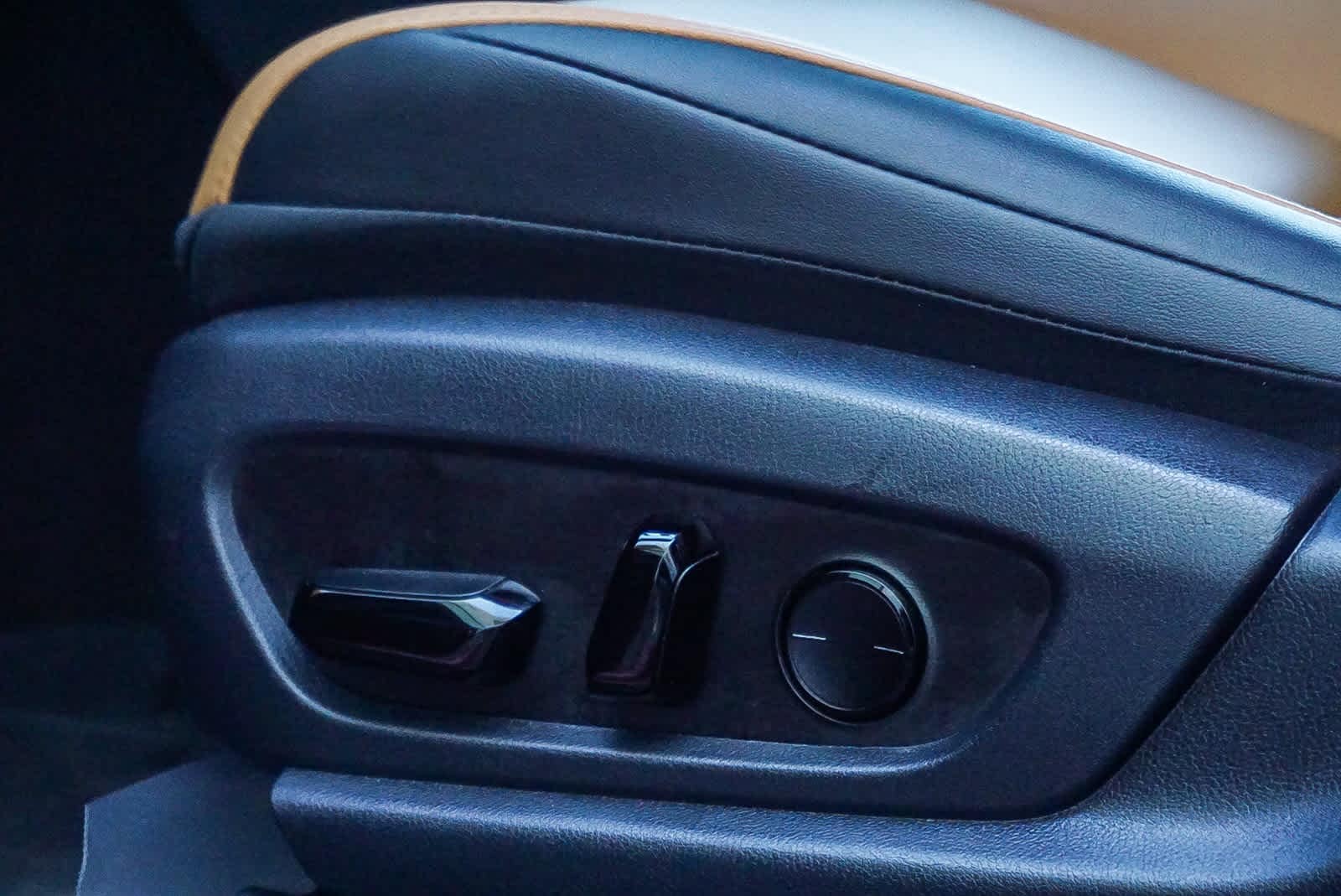 Thumbnail: 2025 Lexus ES - 22