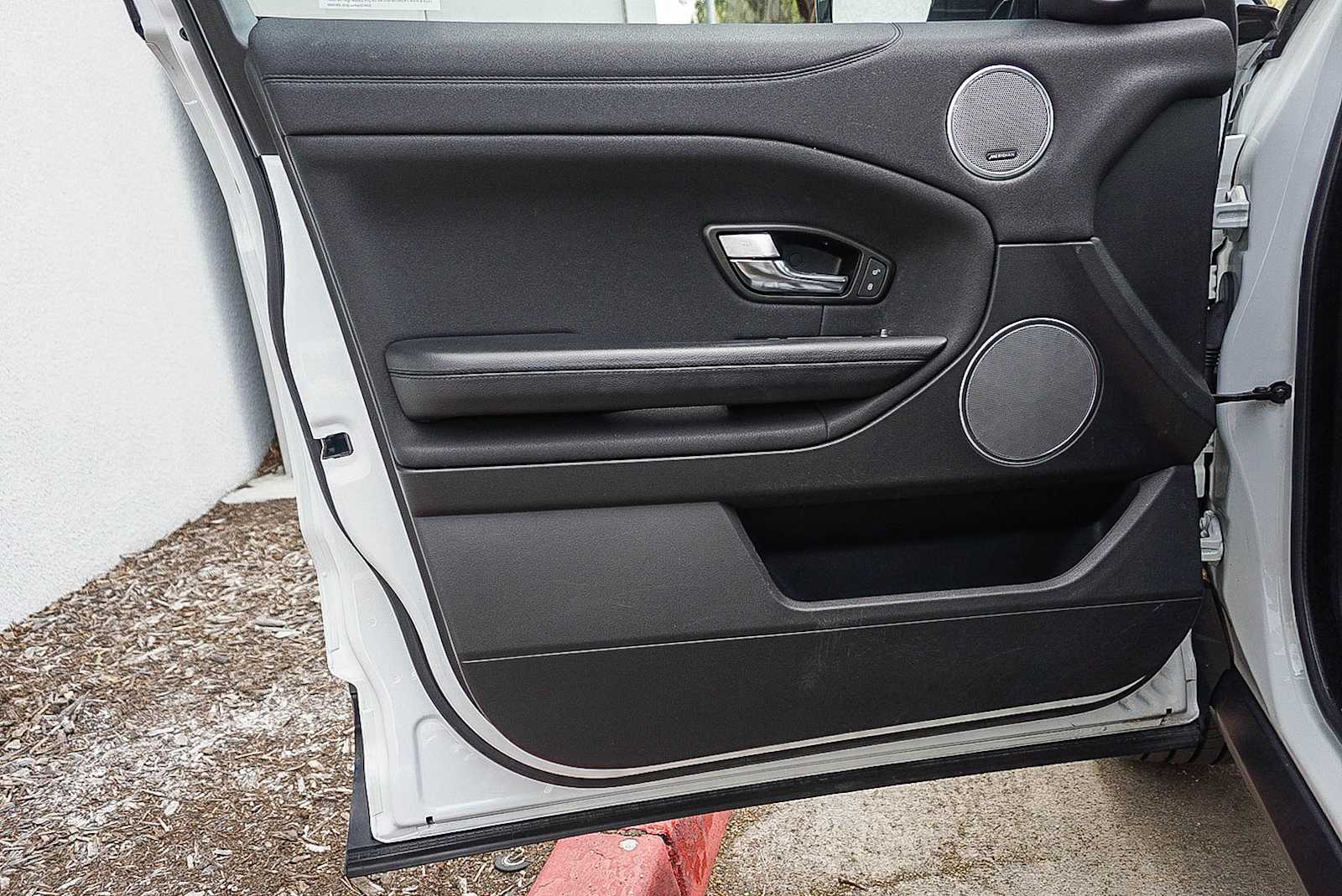 Thumbnail: 2018 Land Rover Range Rover Evoque - 23