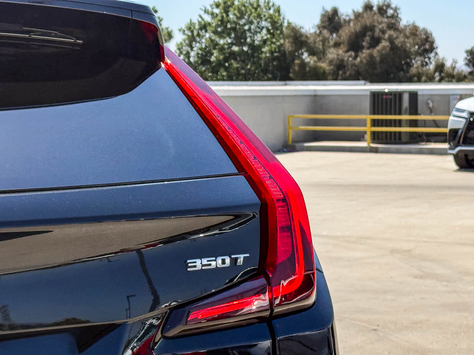 Thumbnail: 2020 Cadillac XT4 - 12