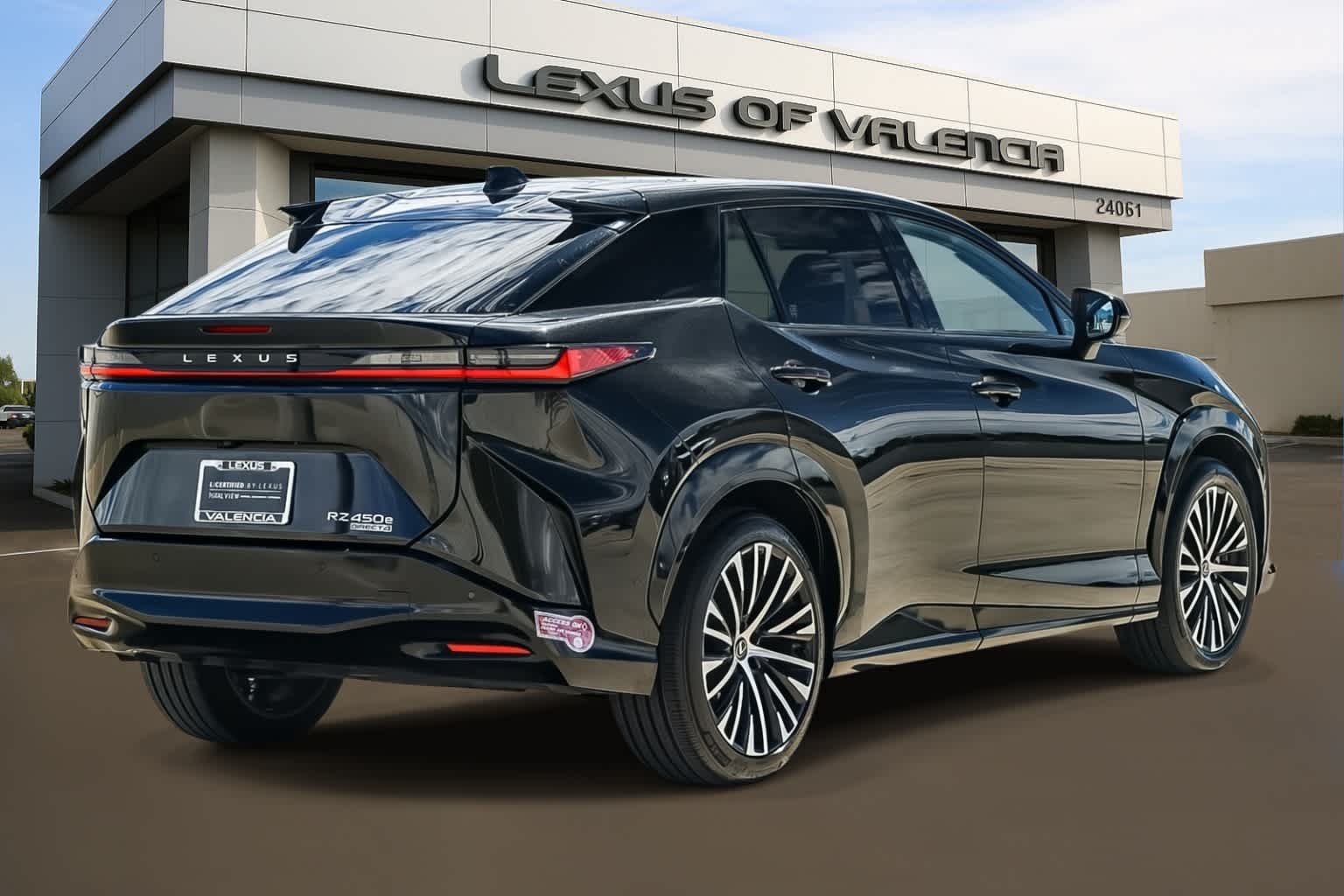 2023 LEXUS RZ 450e Luxury photo 4
