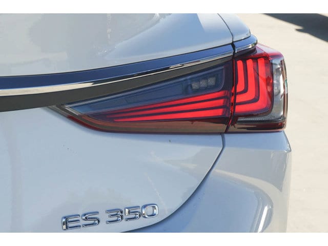 Thumbnail: 2025 Lexus ES - 4