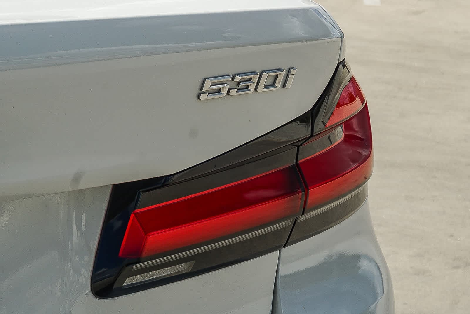 Thumbnail: 2021 BMW 5 Series - 10