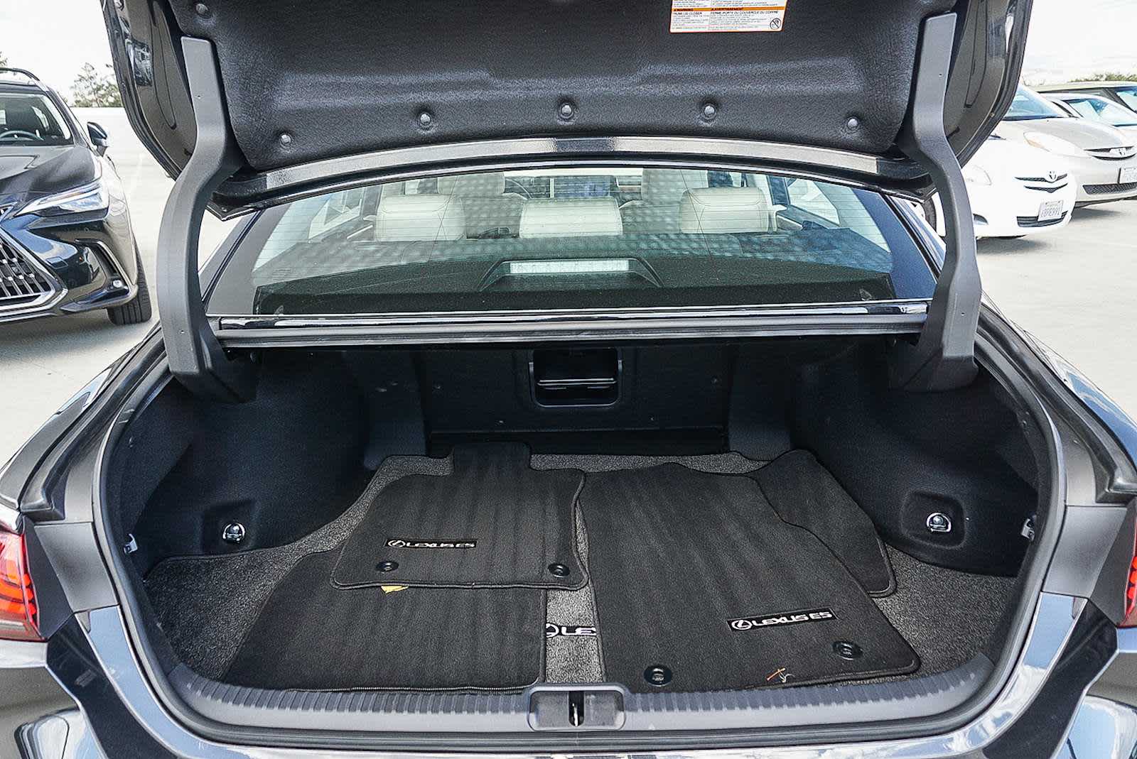 Thumbnail: 2025 Lexus ES - 27