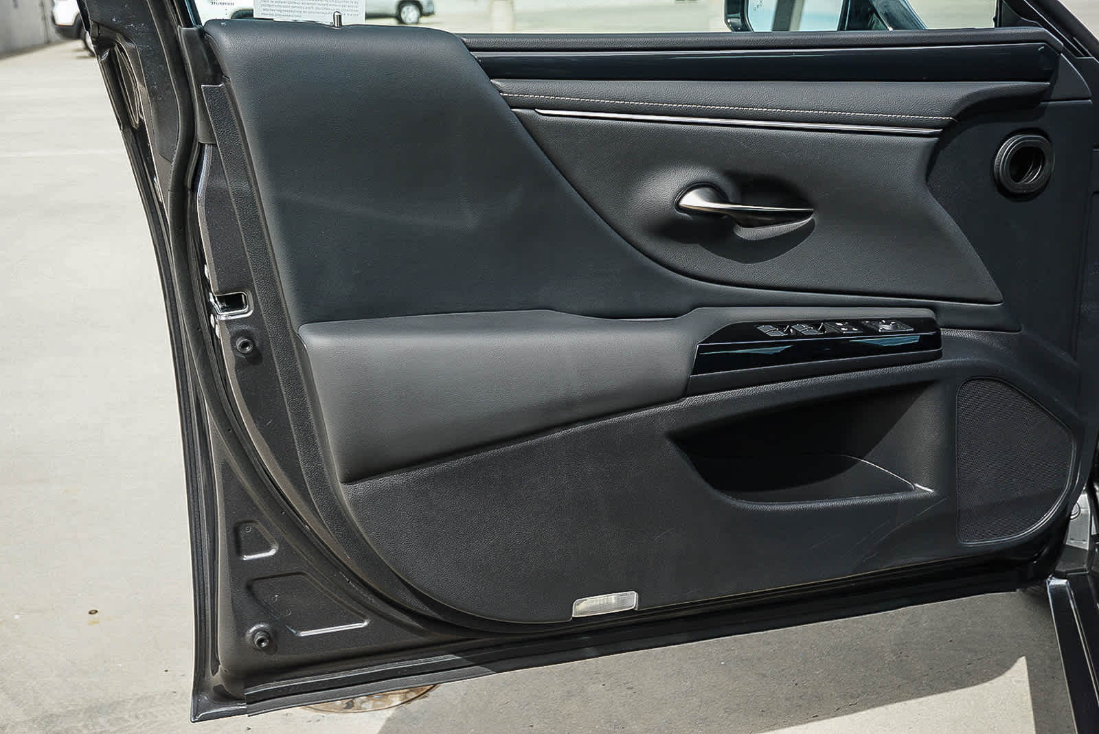 Thumbnail: 2025 Lexus ES - 23