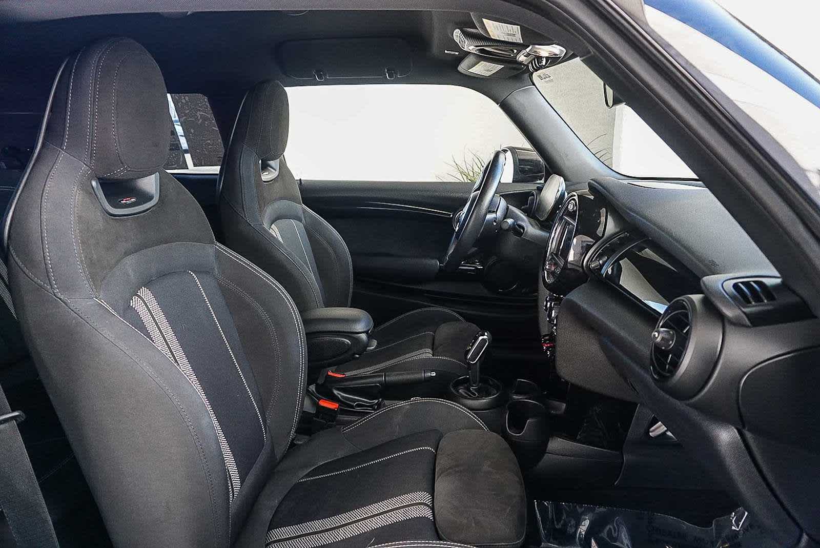 Thumbnail: 2021 MINI Cooper Hardtop - 17