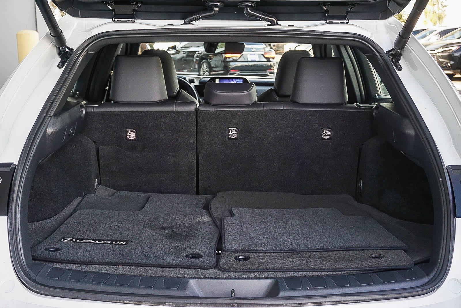 Thumbnail: 2024 Lexus UX - 26