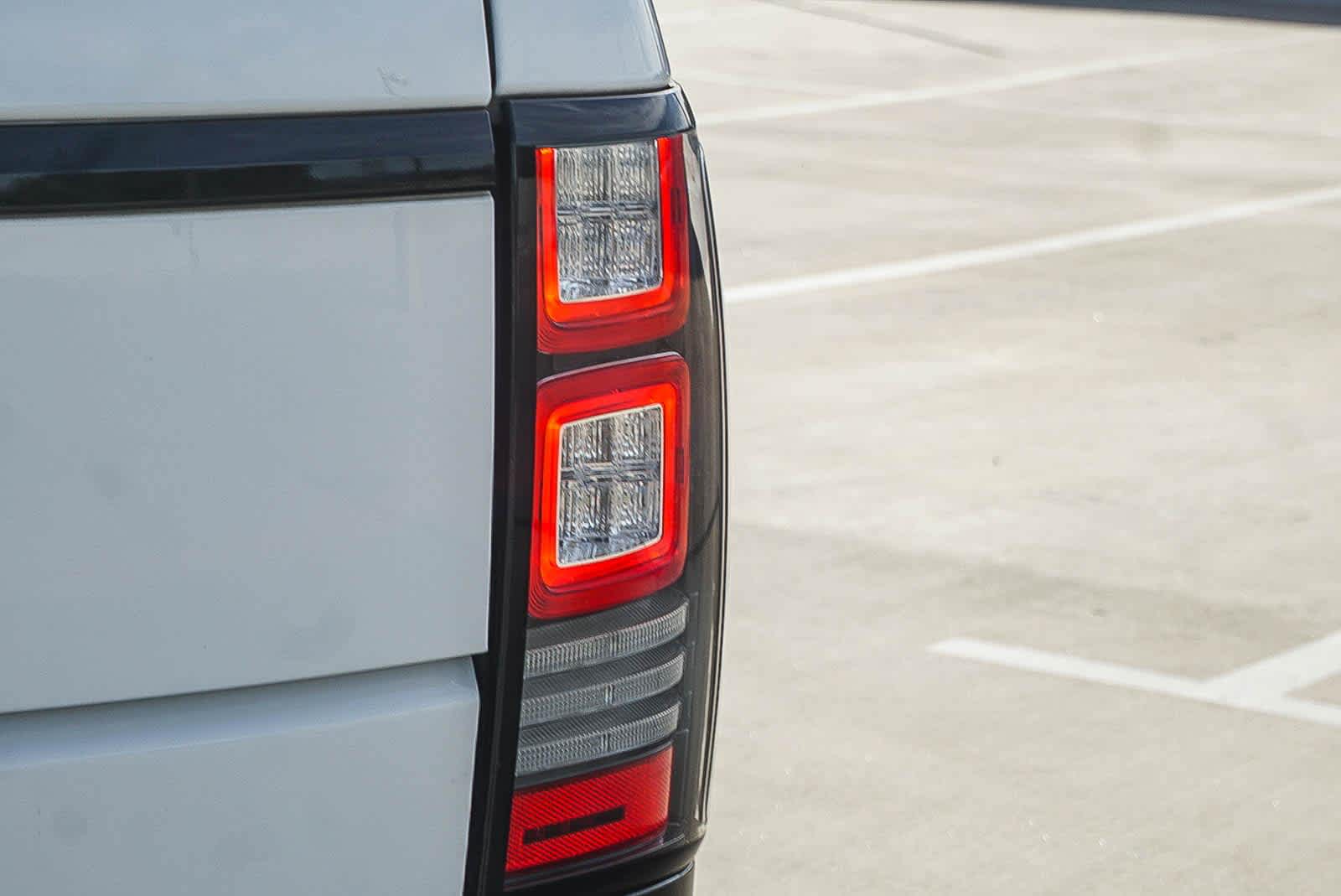 Thumbnail: 2017 Land Rover Range Rover - 11