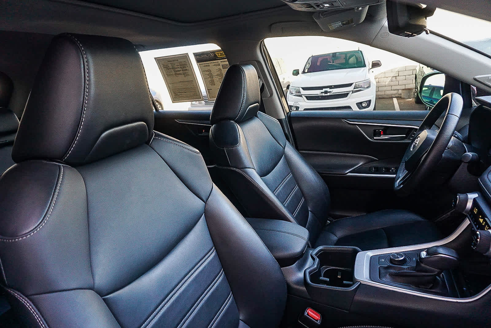 Thumbnail: 2022 Toyota RAV4 - 18