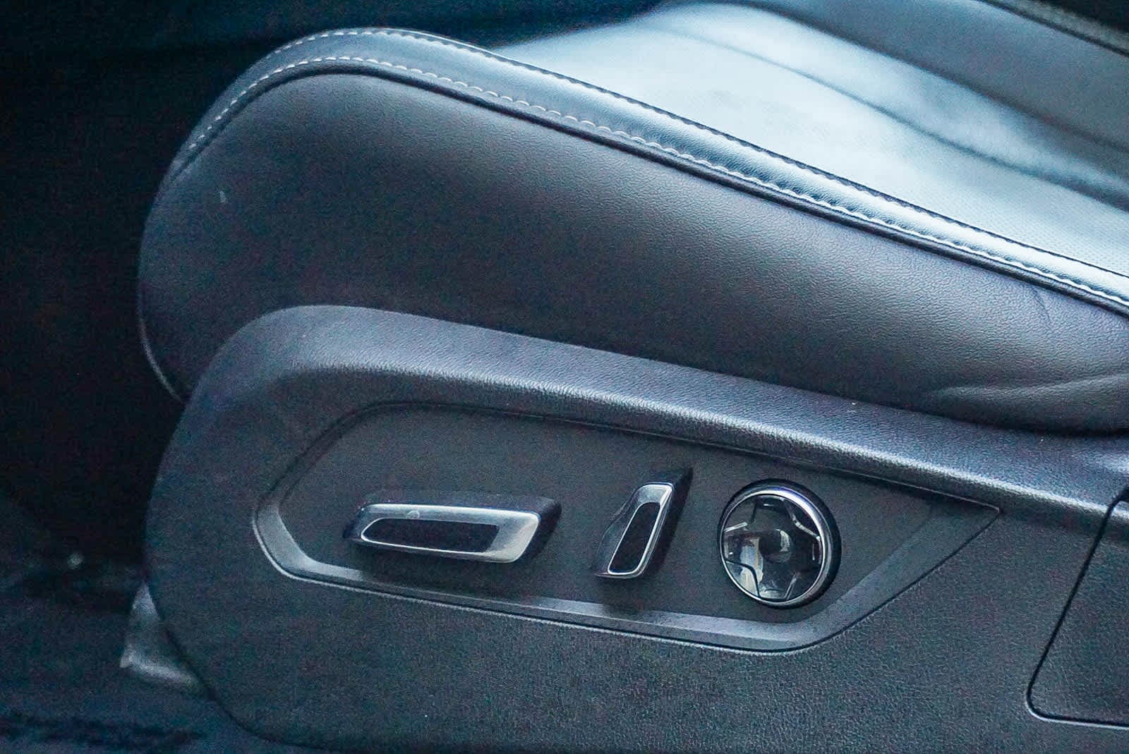 Thumbnail: 2023 Acura MDX - 23