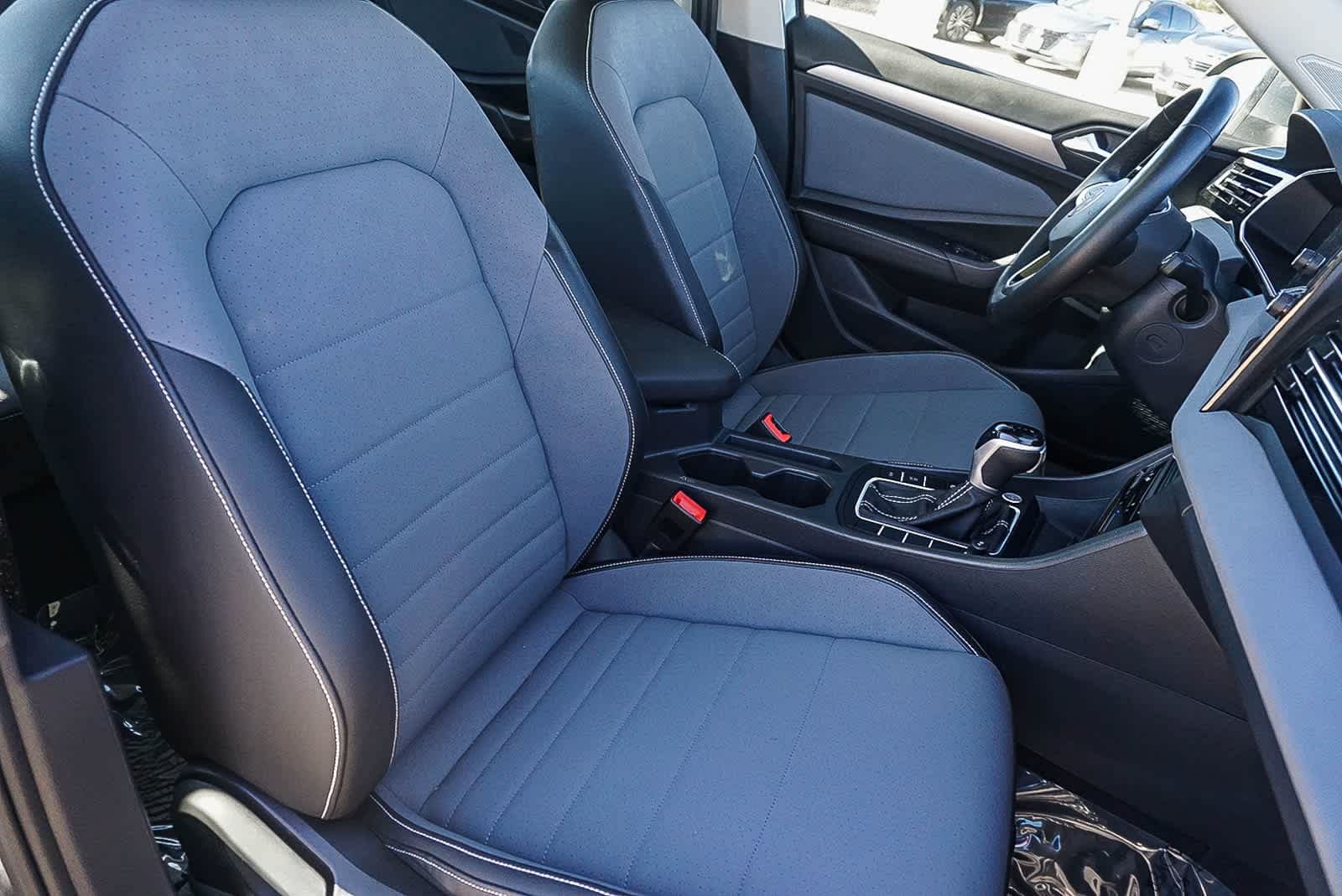 Thumbnail: 2025 Volkswagen Jetta - 17