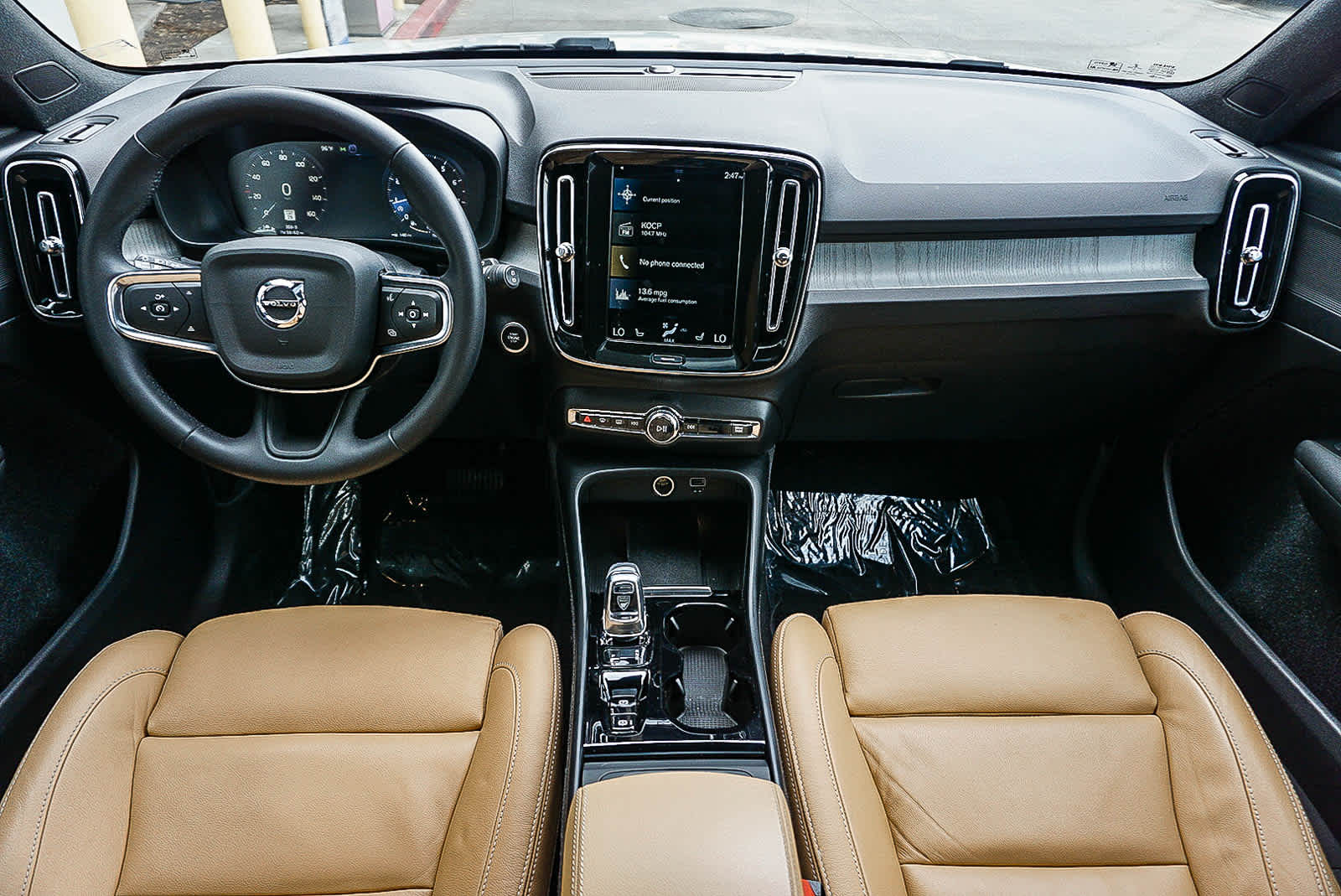Thumbnail: 2022 Volvo XC40 - 14