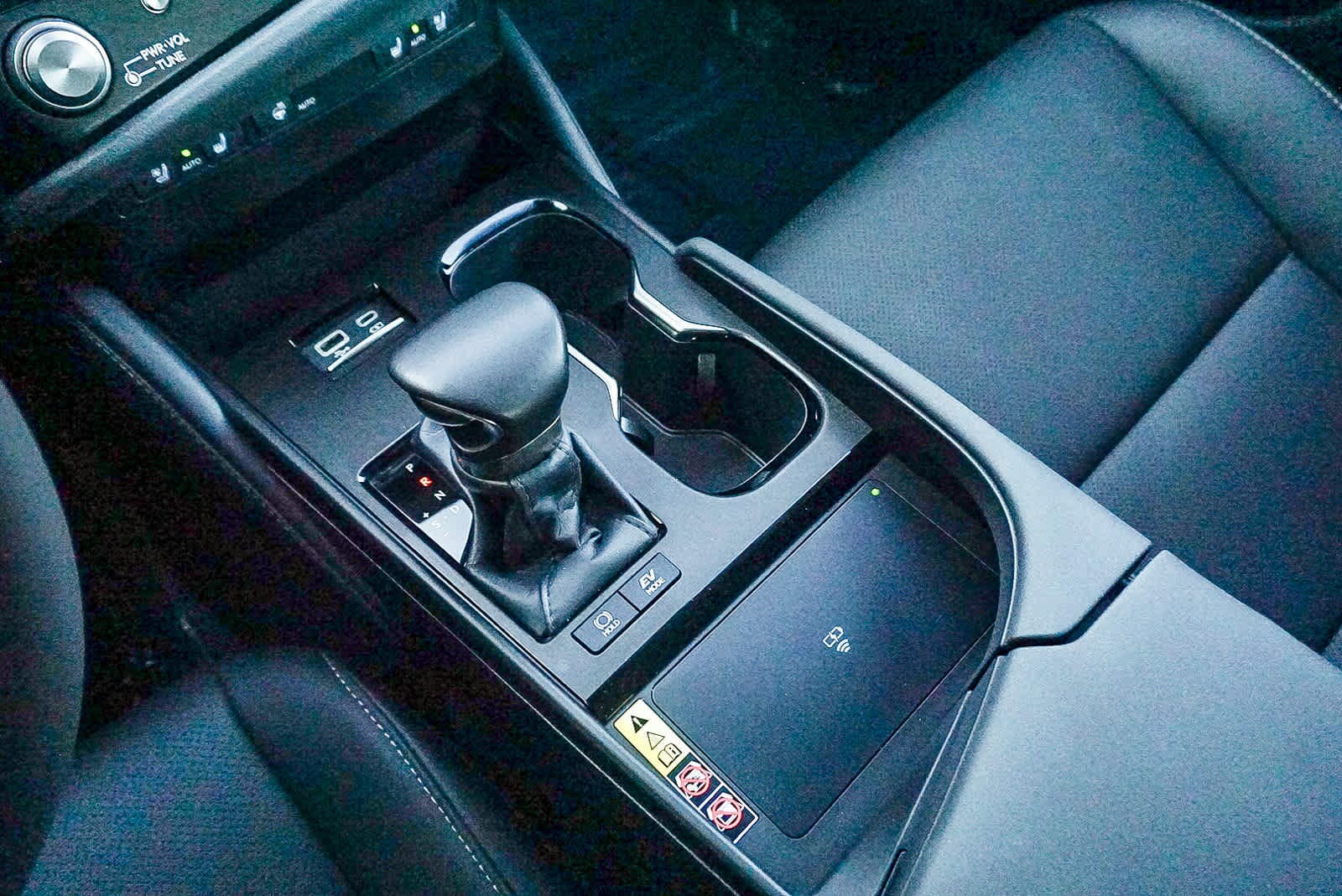 Thumbnail: 2025 Lexus ES - 24