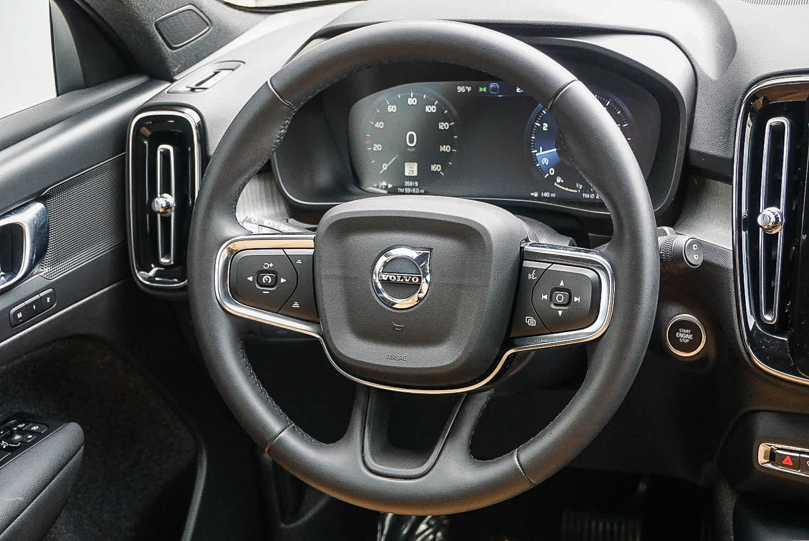 Thumbnail: 2022 Volvo XC40 - 19
