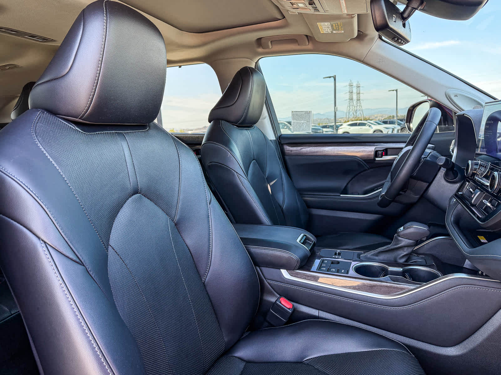 Thumbnail: 2023 Toyota Highlander - 18
