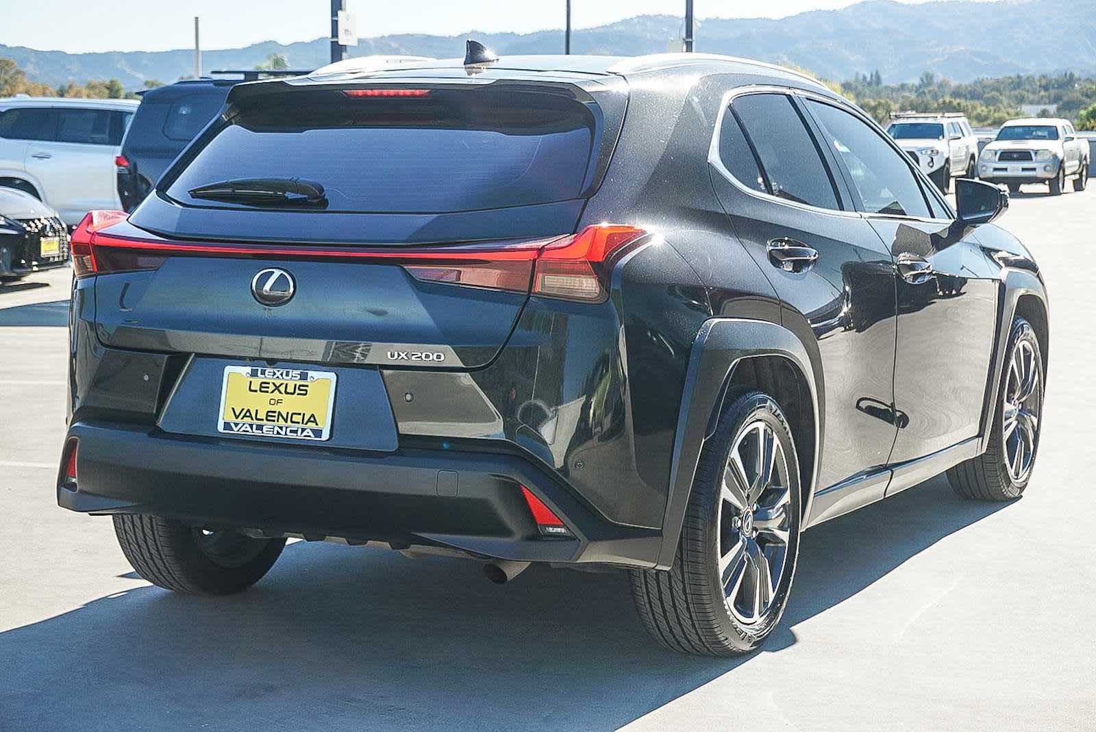 Thumbnail: 2022 Lexus UX - 4