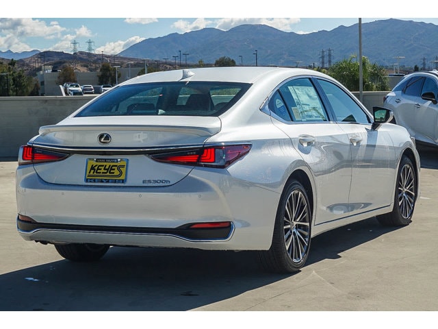 Thumbnail: 2025 Lexus ES - 4