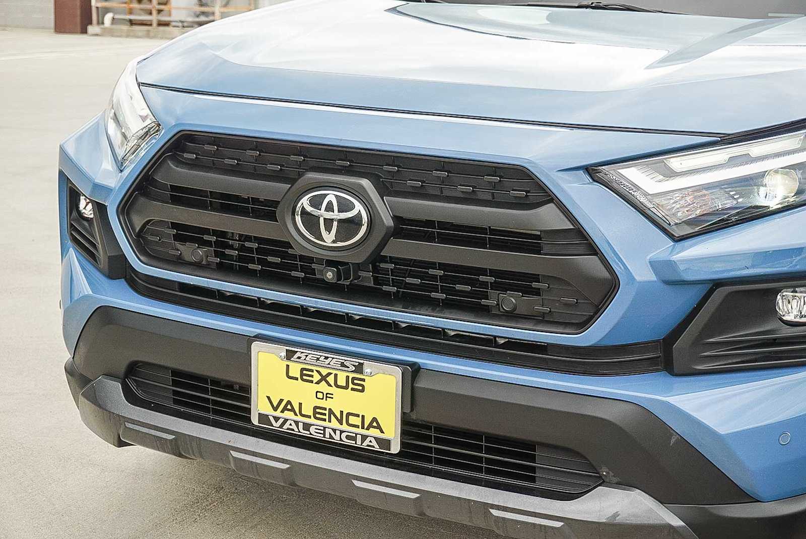 Thumbnail: 2022 Toyota RAV4 - 8