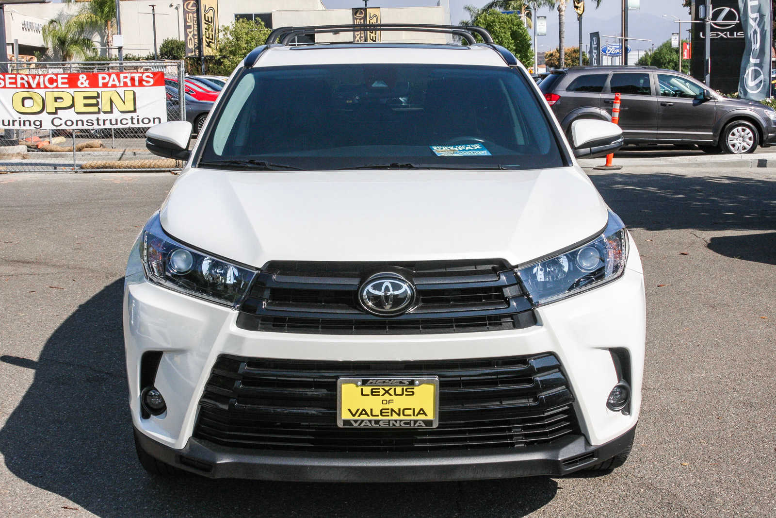 Used 2019 Toyota Highlander SE with VIN 5TDKZRFH3KS309168 for sale in Valencia, CA