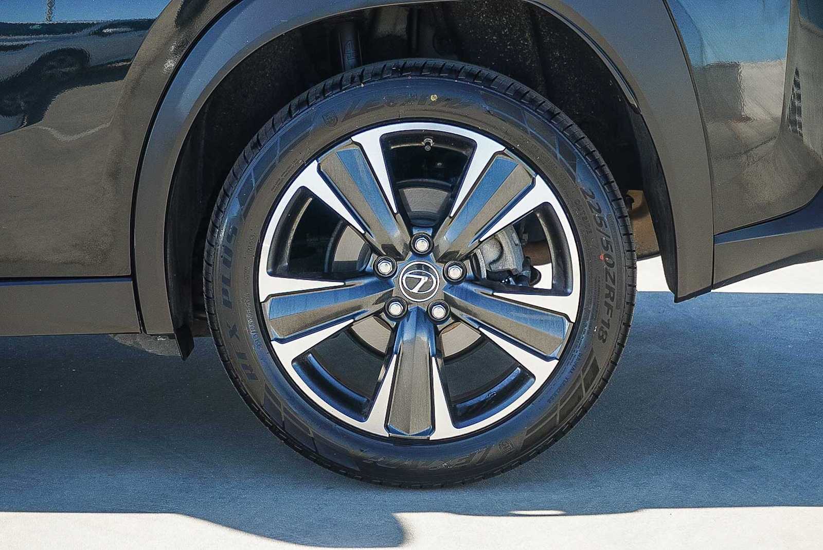 Thumbnail: 2022 Lexus UX - 10